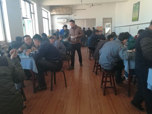 近日山西盛大鋼結(jié)構(gòu)食堂被吃貨們擠爆啦，到底是何美味？